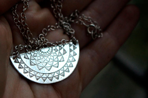 Sol tribal, collar astro inca en plata