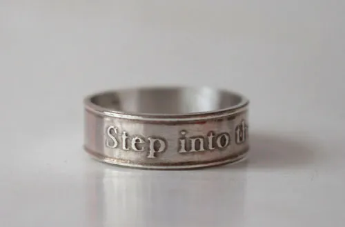 Step into the Light, anillo de aliento y espiritualidad en plata
