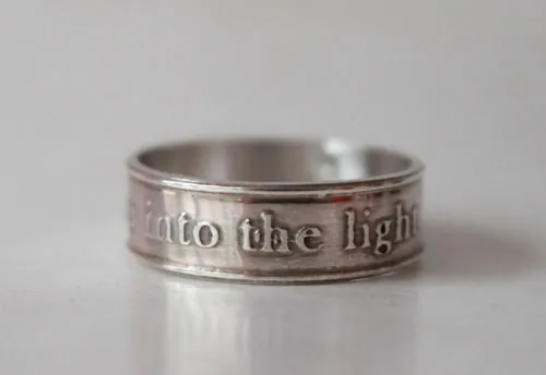 Step into the Light, anillo de aliento y espiritualidad en plata