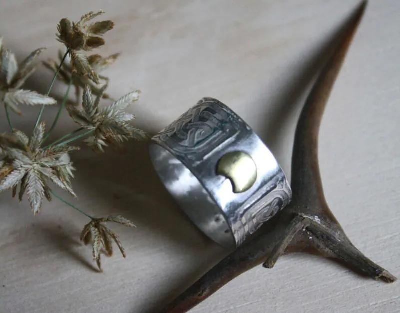 Stonehenge, anillo luna y nudos celtas en plata y latón