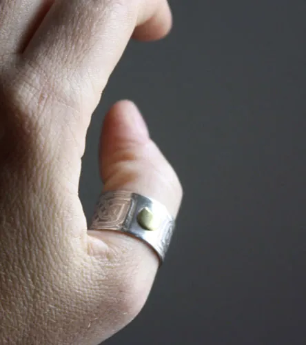 Stonehenge, anillo luna y nudos celtas en plata y latón