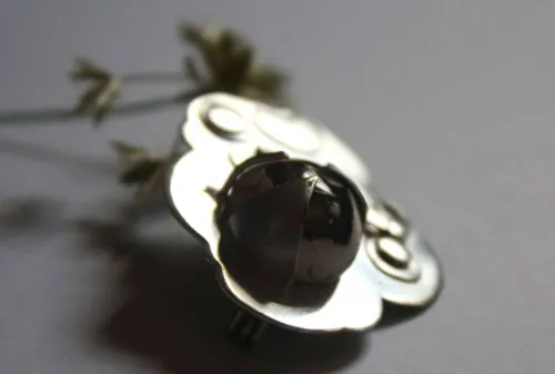 Sueño de una noche de verano, broche ensueño en color en plata y ópalo de fuego