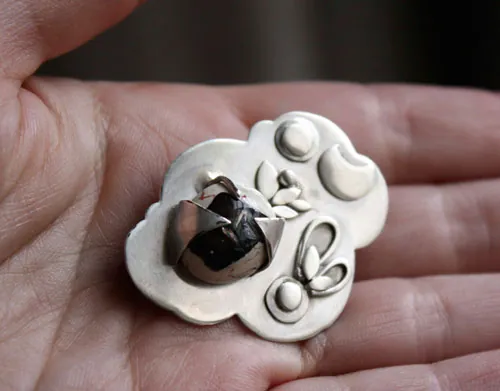 Sueño de una noche de verano, broche ensueño en color en plata y ópalo de fuego