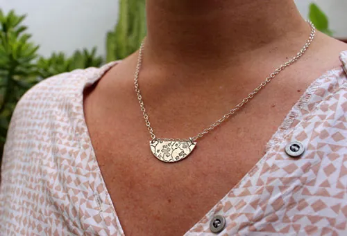 Sumiko, collar ramas y flores de cerezo japonés en plata
