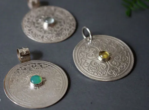 Sunilda, dije escudo medieval en plata y cuarzo amarillo