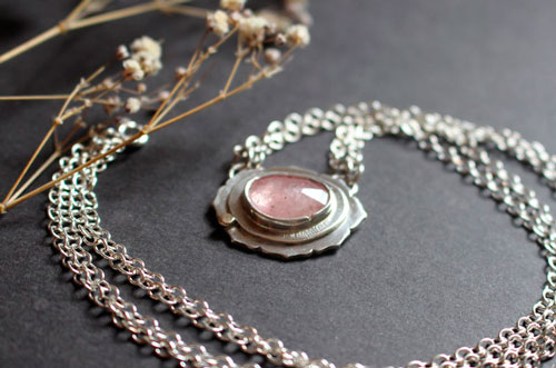 Supernova zafiro, collar de astronomía en plata, oro y zafiro rosa