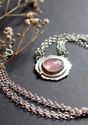 Supernova zafiro, collar de astronomía en plata, oro y zafiro rosa