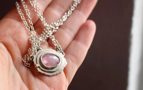 Supernova zafiro, collar de astronomía en plata, oro y zafiro rosa