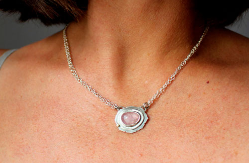 Supernova zafiro, collar de astronomía en plata, oro y zafiro rosa