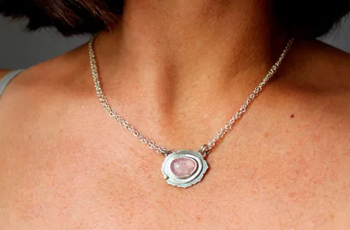 Supernova zafiro, collar de astronomía en plata, oro y zafiro rosa