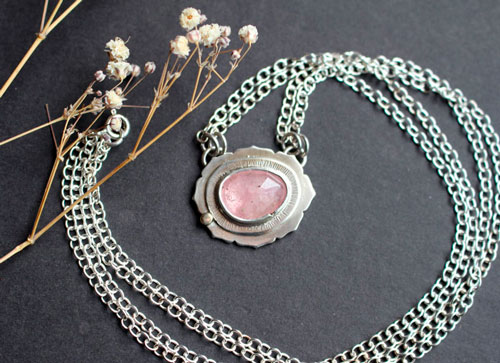 Supernova zafiro, collar de astronomía en plata, oro y zafiro rosa