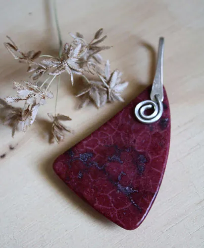 Symbiosis, dije unión marina en plata y coral rojo