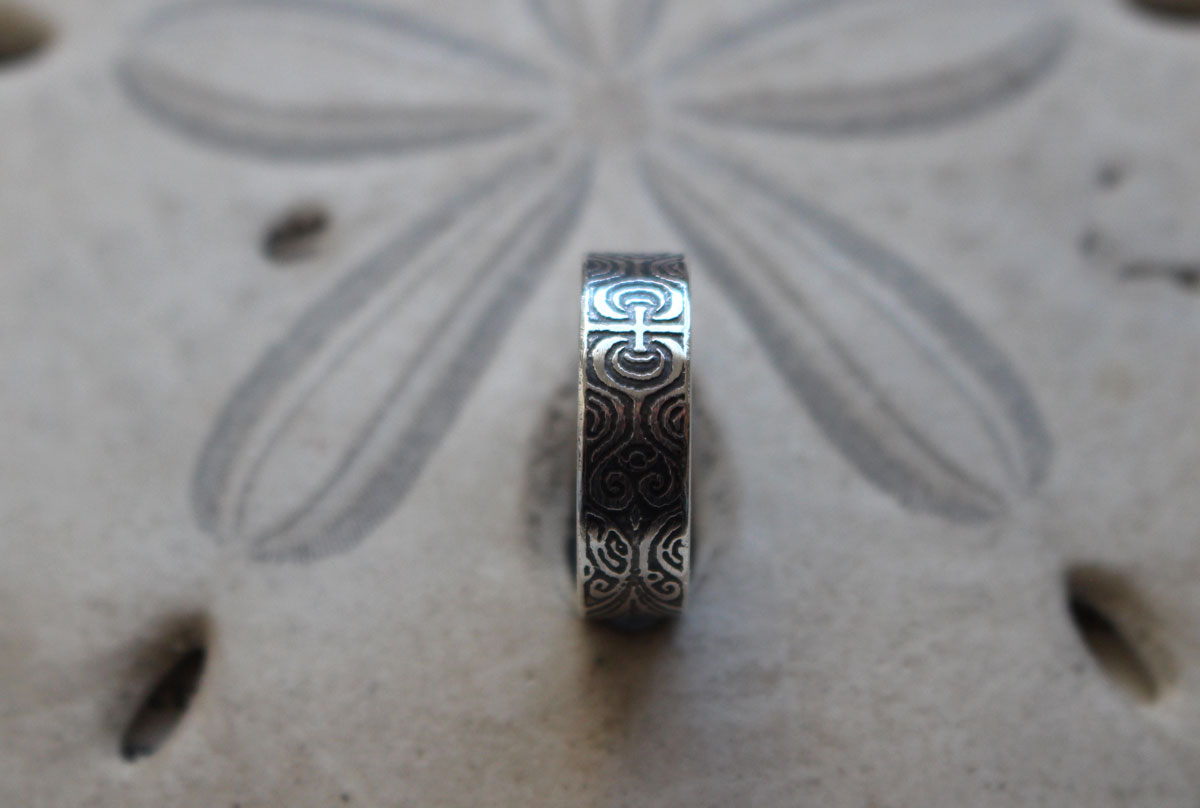 Tatuaje polinesio, anillo tradición del Pacífico en plata