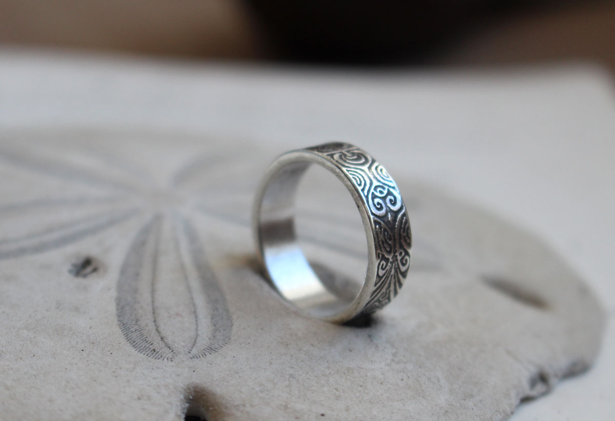 Tatuaje polinesio, anillo tradición del Pacífico en plata