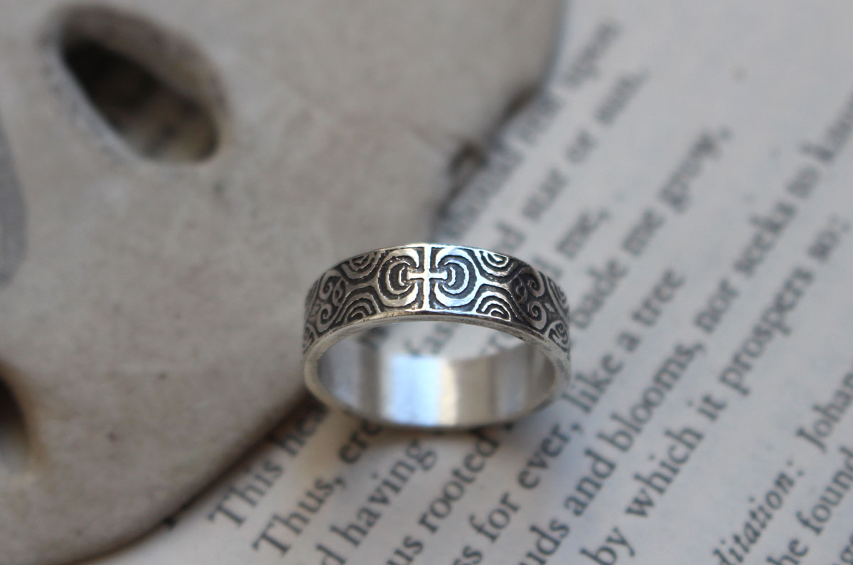 Tatuaje polinesio, anillo tradición del Pacífico en plata