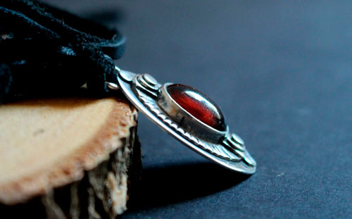 The eye of dreams, encouragement necklace in silver and garnet