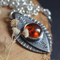 The eye of nature, enchanted autumn necklace in silver and amber