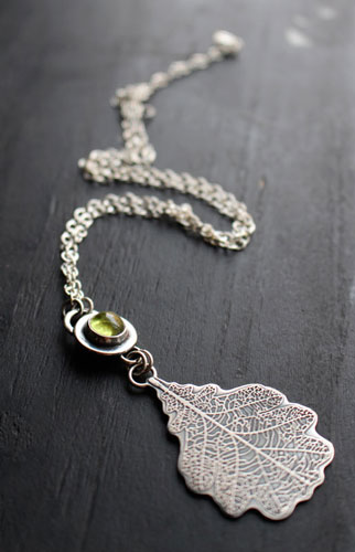 The legend of the oak, tree of history necklace in silver and peridot
