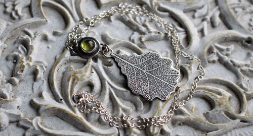 The legend of the oak, tree of history necklace in silver and peridot