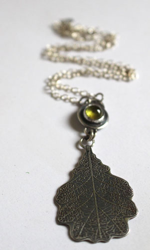 The legend of the oak, tree of history necklace in silver and peridot