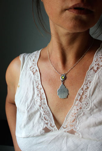 The legend of the oak, tree of history necklace in silver and peridot