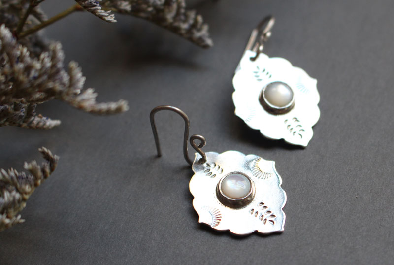 The morning star, oriental earrings in silver and nacre
