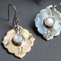 The morning star, oriental earrings in silver and nacre
