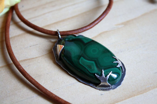 The raven kingdom, Nordic bird necklace in silver and malachite