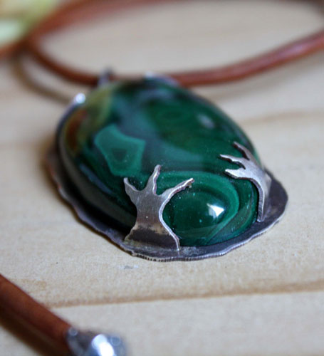 The raven kingdom, Nordic bird necklace in silver and malachite