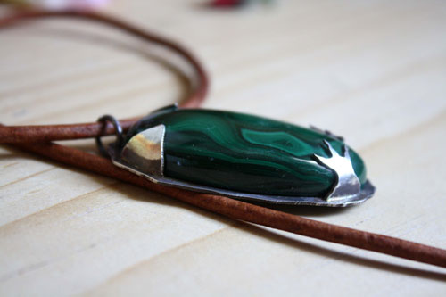 The raven kingdom, Nordic bird necklace in silver and malachite