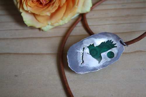 The raven kingdom, Nordic bird necklace in silver and malachite