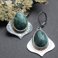 The scent of rain, vegetal abundance earrings in silver and jasper