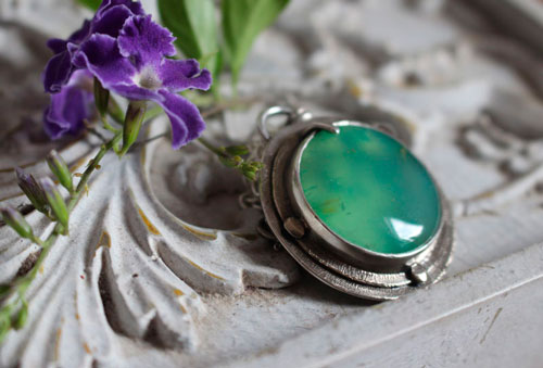 The secret of the pond, Arthurian legend necklace in silver and chrysoprase
