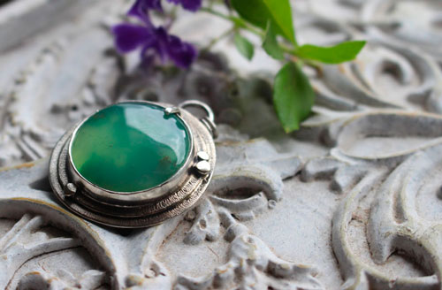The secret of the pond, Arthurian legend necklace in silver and chrysoprase