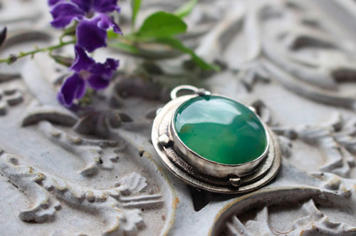 The secret of the pond, Arthurian legend necklace in silver and chrysoprase