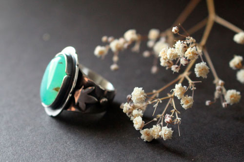 The soul of nature, delicate flower ring in silver and chrysoprase