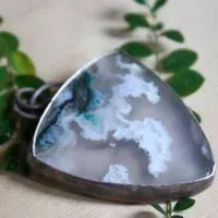 Tierra de hielo, dije paisaje de banquisa en plata y ágata musgosa