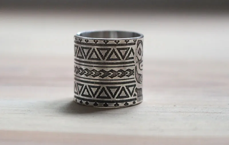 Tótem, anillo tiki polinesio en plata