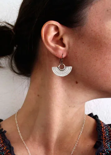 Tribal, aretes media luna azteca en plata