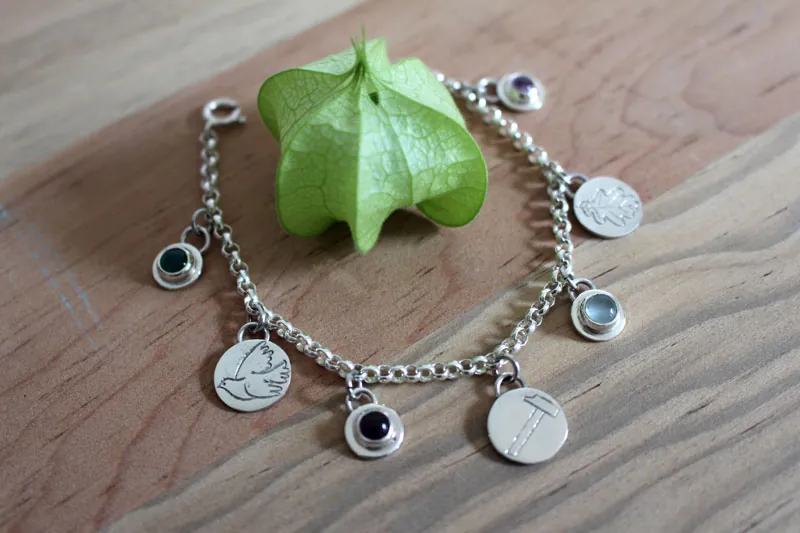 Tribu, pulsera familia en plata, amatista, alejandrita, piedra de luna y ónix