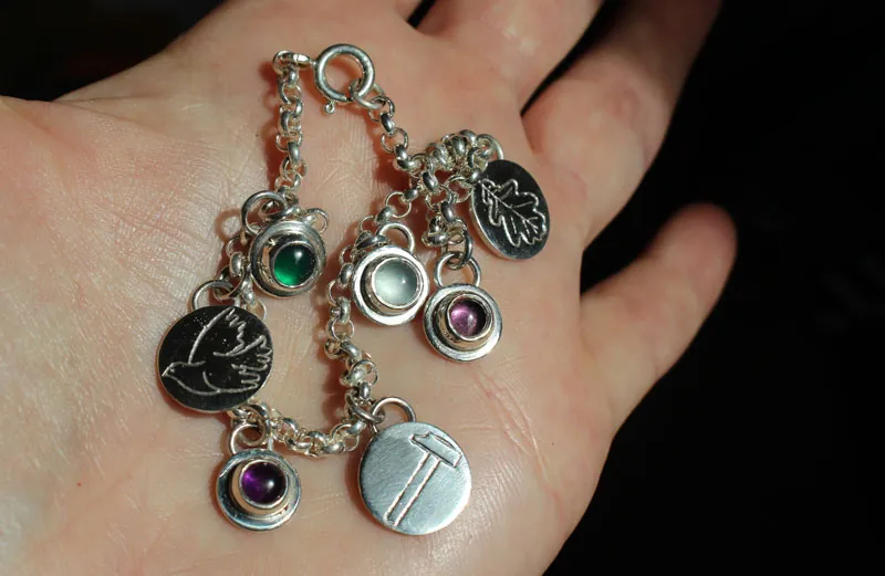 Tribu, pulsera familia en plata, amatista, alejandrita, piedra de luna y ónix