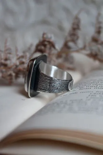 Tu corazón está grabado en mi corteza, anillo fidelidad en plata y labradorita
