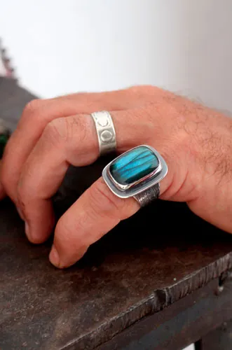Tu corazón está grabado en mi corteza, anillo fidelidad en plata y labradorita