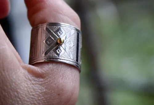 Tuareg, anillo tribal africano en plata y latón