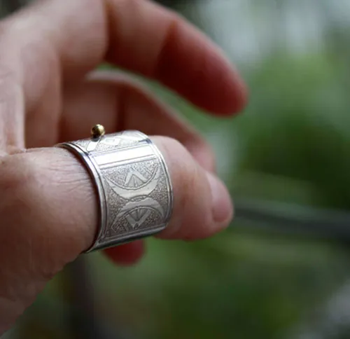 Tuareg, anillo tribal africano en plata y latón