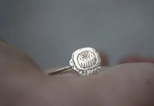 Tzolkin, anillo de calendario maya personalizado con la fecha en plata