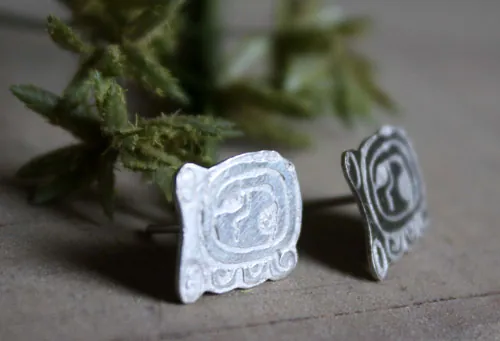 Tzolkin, aretes tipo broquel del calendario maya en plata