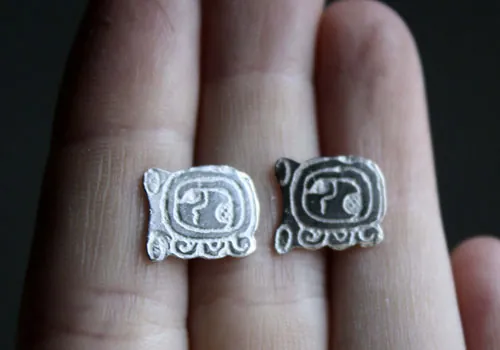Tzolkin, aretes tipo broquel del calendario maya en plata