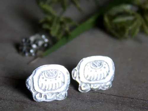 Tzolkin, aretes tipo broquel del calendario maya en plata