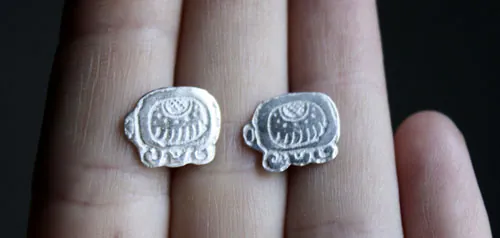 Tzolkin, aretes tipo broquel del calendario maya en plata